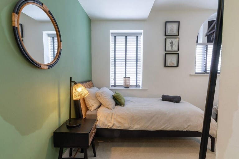 Bedroom 2, Courtyard View, Southampton