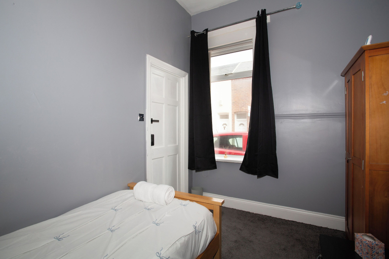 Bedroom 3, The Vacationers, Sunderland