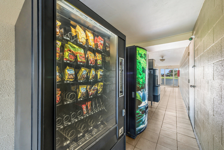 Food & Drinks 5, Red Roof Inn & Suites Wapakoneta, Auglaize