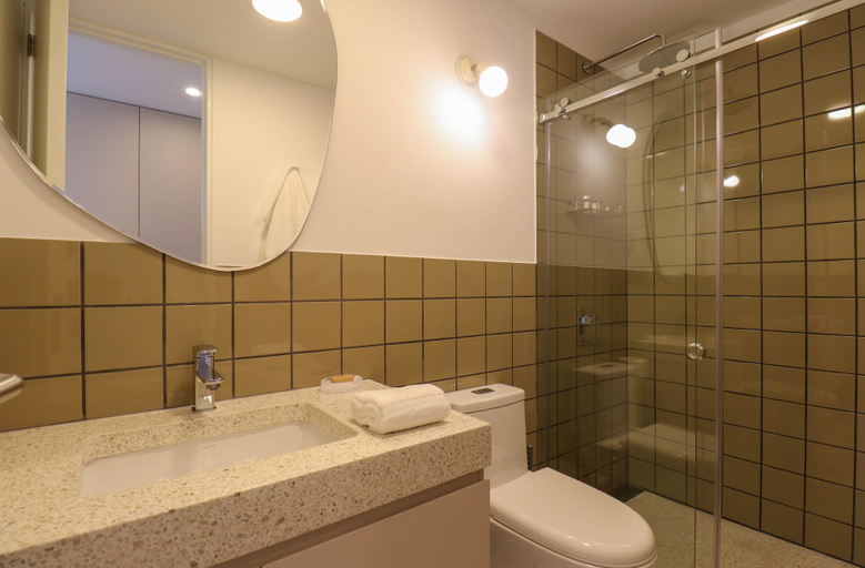 Room 4, w Upscale 2BR With Balcony in Prime Miraflores, Lima