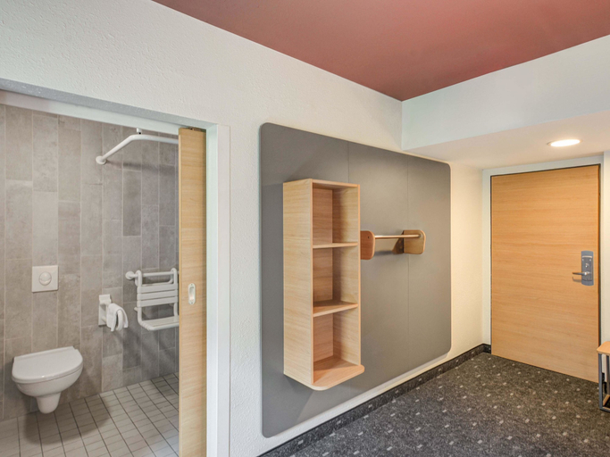 Bathroom 5, B&B HOTEL Kassel-Lohfelden, Kassel