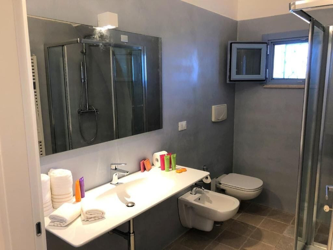 Bathroom 5, Masseria Malvindi, Brindisi