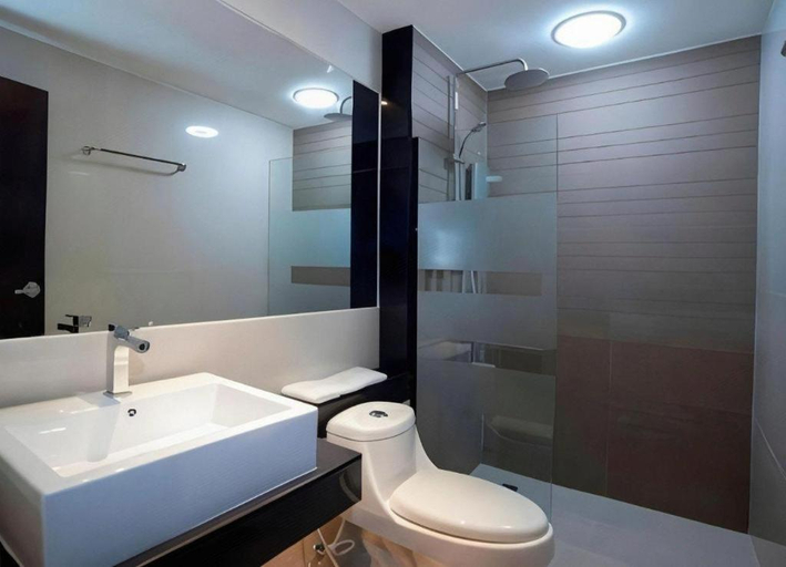 Bathroom 4, Siamgrand Hotel, Muang Nakhon Phanom