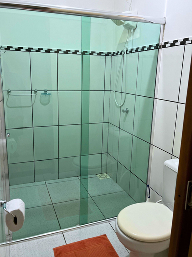 Bathroom 4, Casa ampla com jardim e 3 suítes em Novo Airão, Novo Airão