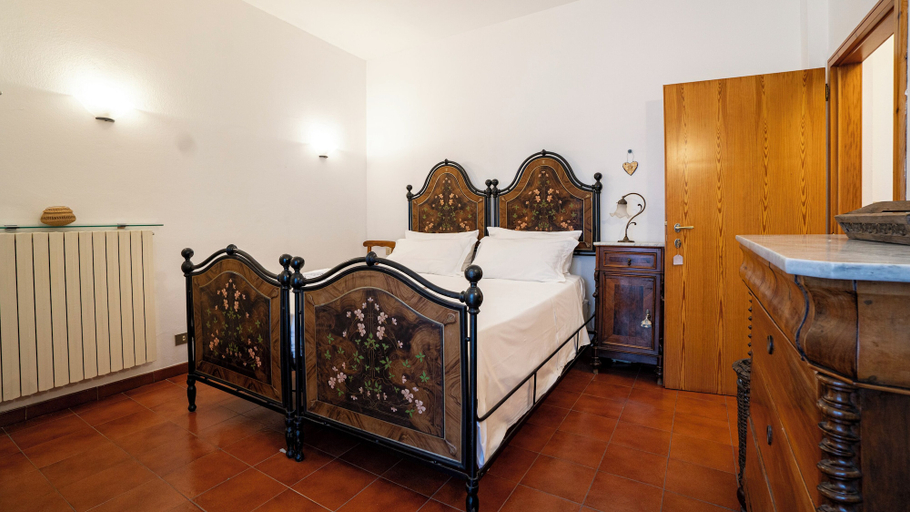 Room 5, San Petronio Vecchio 57, Bologna