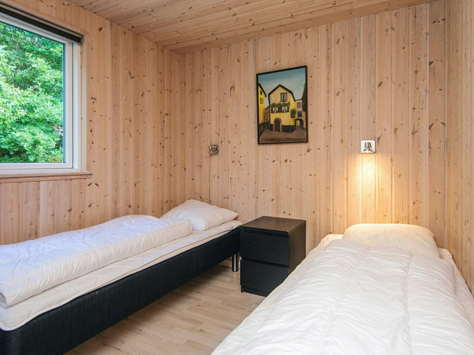 Bedroom 2, 5 Star Holiday Home in Blavand, Varde