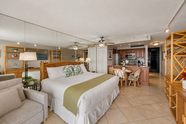 Interior 4, Summer Sale! Oceanfront Studio With Spectaular Views - Mahana 913, Maui