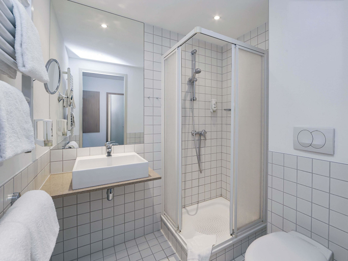 Bathroom 5, B&B Hotel Berlin City-Ost, Berlin