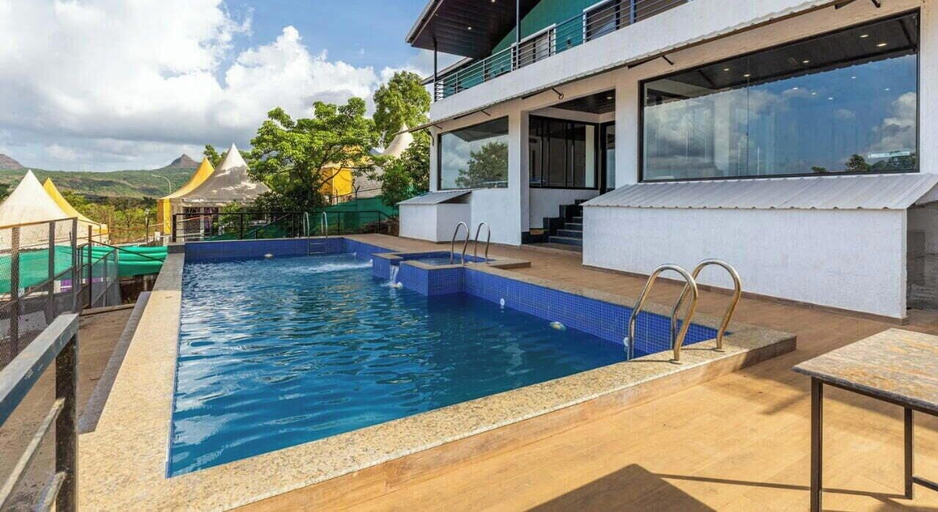 Pool 2, Velora Stays, Pune