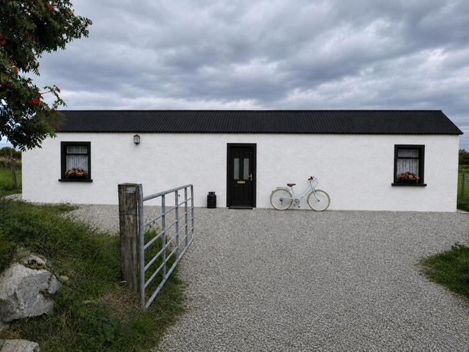 Exterior, Cottage Sleeps 4 With Parking and Sea Views