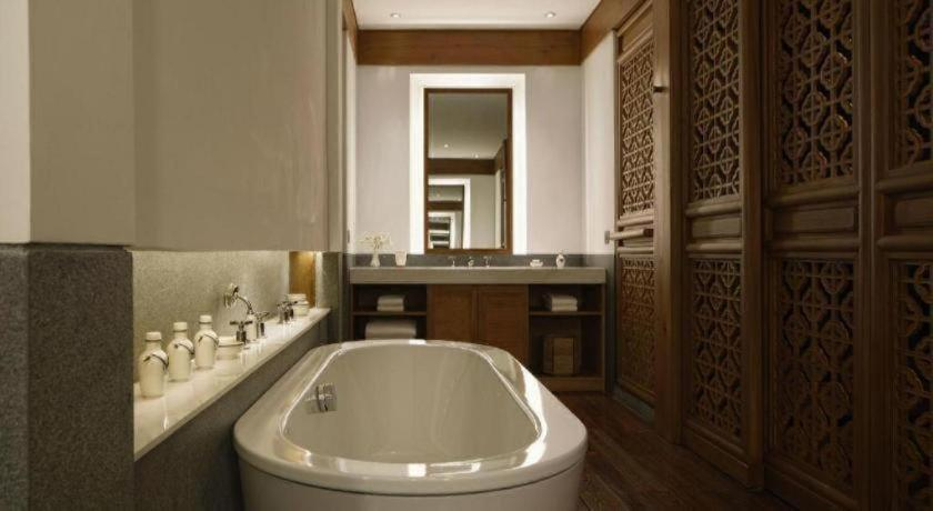 Bathroom, Amandayan, Lijiang