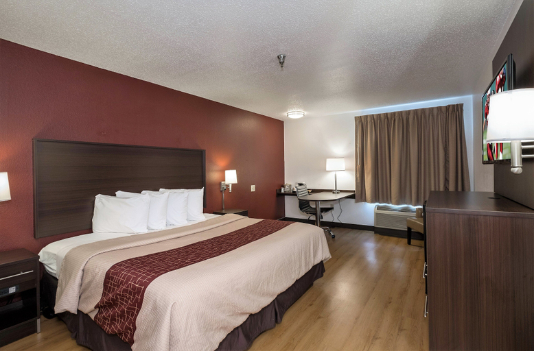 Bedroom 3, Red Roof Inn Columbus - Hebron, Licking