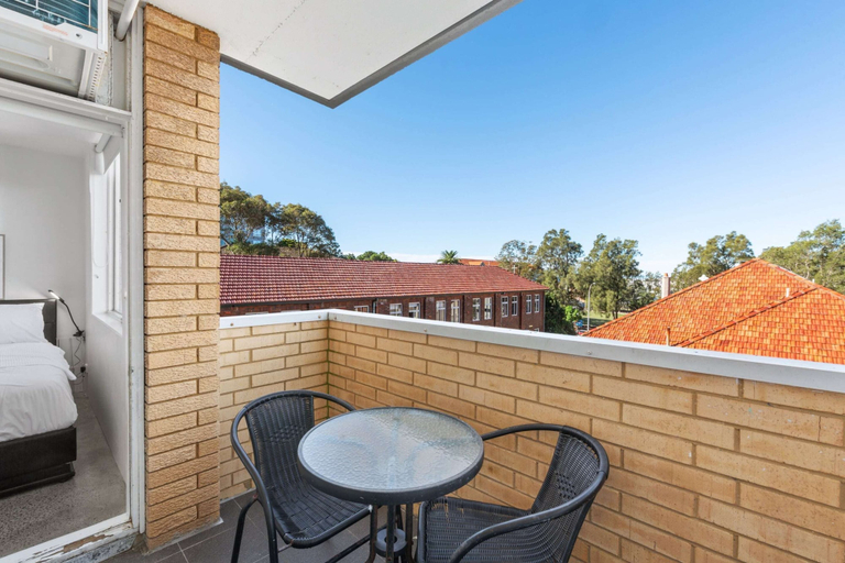 Balcony 2, Rooftop-pool Studio Stay in Bondi, Sydney