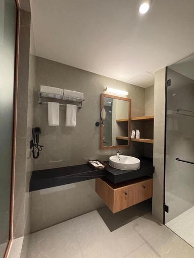 Bathroom 3, Olive Woods, Idukki