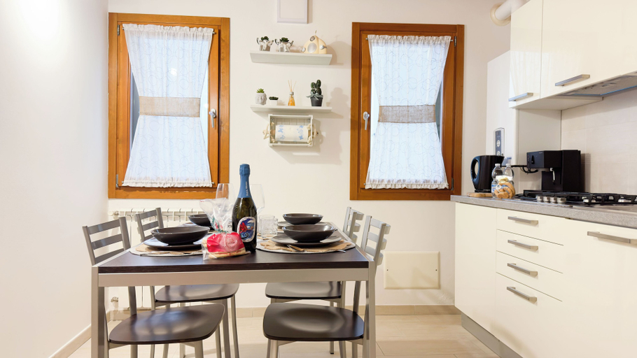 Private kitchen 2, Romantic Flower by Ca-sa Check, Venezia