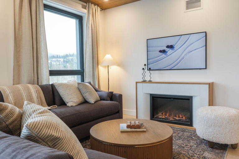 Living area 2, Mountain Magic, Columbia-Shuswap