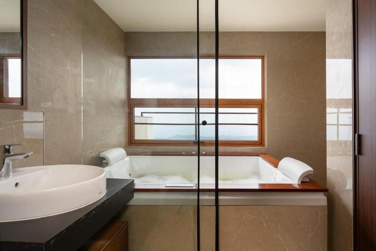 Bathroom 4, Olive Woods, Idukki