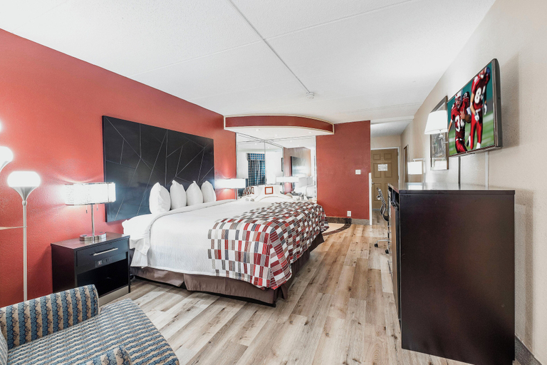 Bedroom 3, Red Roof Inn & Suites Macon, Bibb