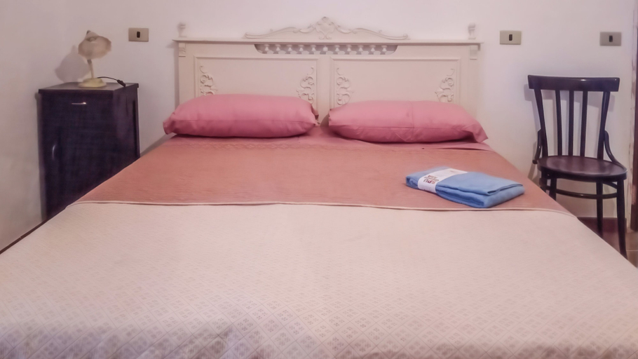 Room 4, La Figliuledd Re Mecc, Avellino