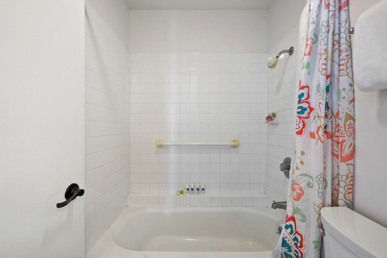 Interior 4, Oceanfront Penthouse Condo w Panoramic Views - Lahaina Shores PH1, Maui