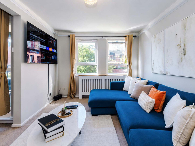 Room 1, Prime 3BR City Flat Balcony Walk to Shops, Manchester