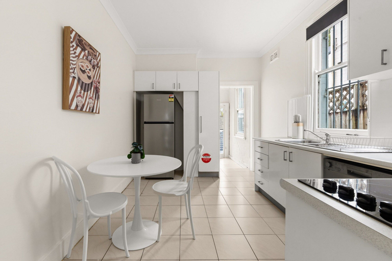 Private kitchen 2, Stylish 3BR Terrace Near Sydney CBD & Usyd, Sydney