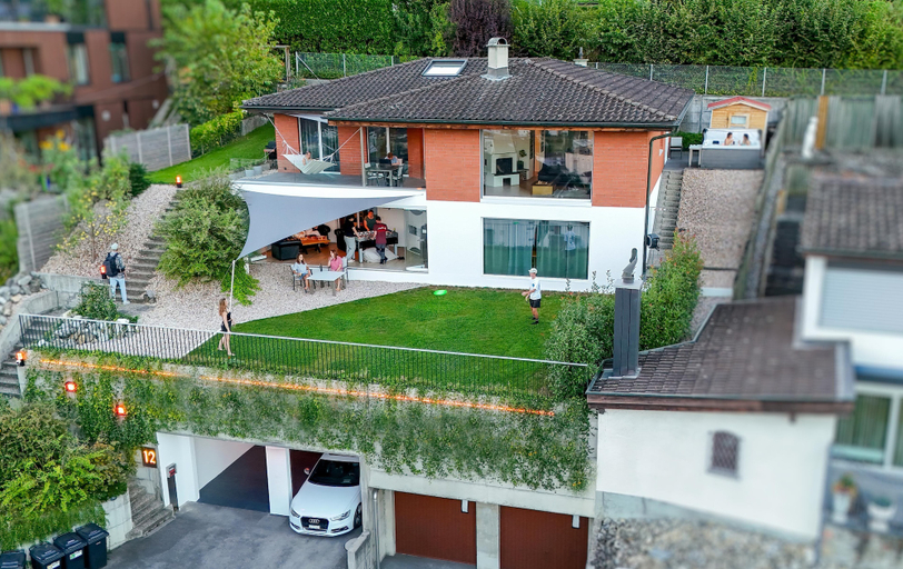 Exterior & Views