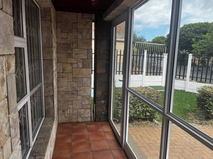 Interior 2, Room-spacious House Rental With Private, City of Cape Town