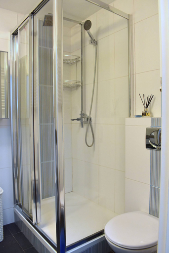 Bathroom 4, Rooftop Terrace Loft Apartment, Home Cinema, Praha 2
