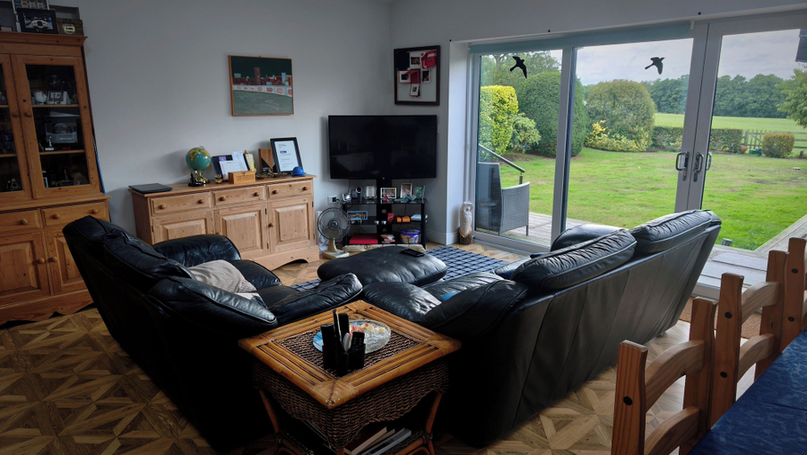 Living area 5, Bungalow Annex - Sleeps 6 With Countryside Views, Cheshire West and Chester
