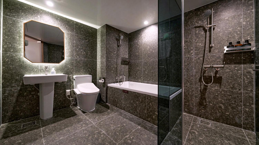 Bathroom 4, Muonjae by Anook Suwon Heanggung, Suwon