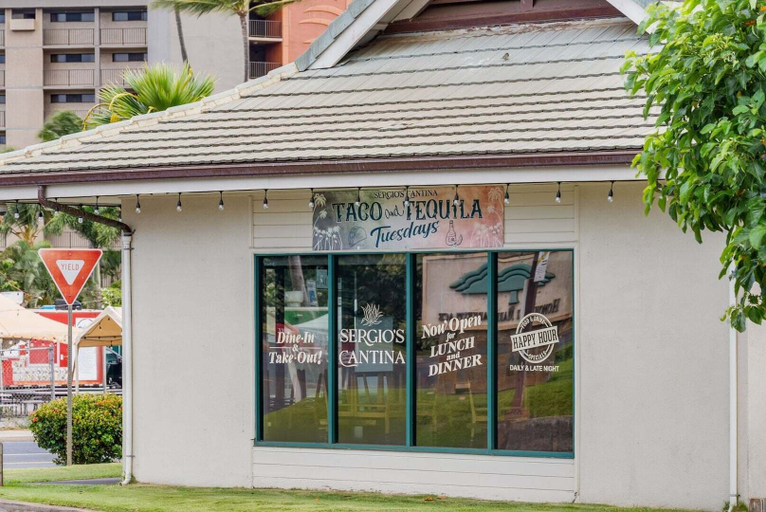 Exterior 2, Updated Oceanfront Whale Watching - Kulakane 211, Maui