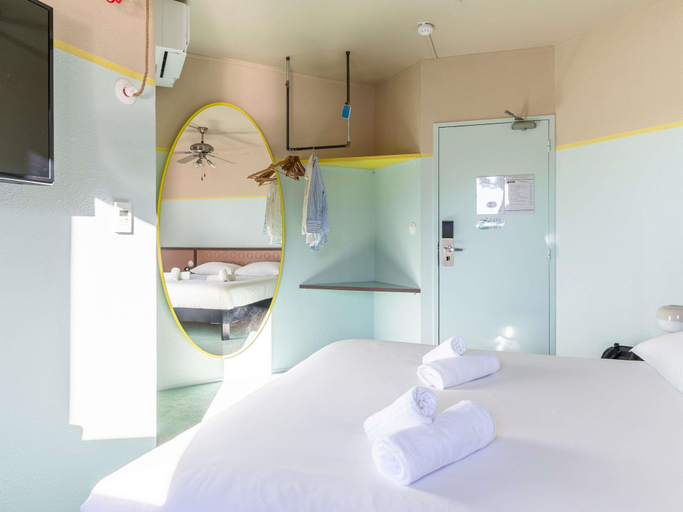 Bedroom 3, ibis Styles Pont du Gard Route d'Avignon, Gard