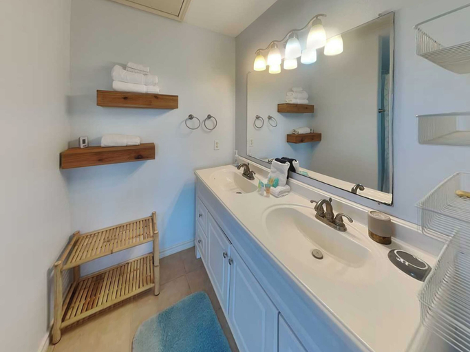 Bathroom 4, Splish Splash Oasis by Ryson Vacation Rentals, Galveston