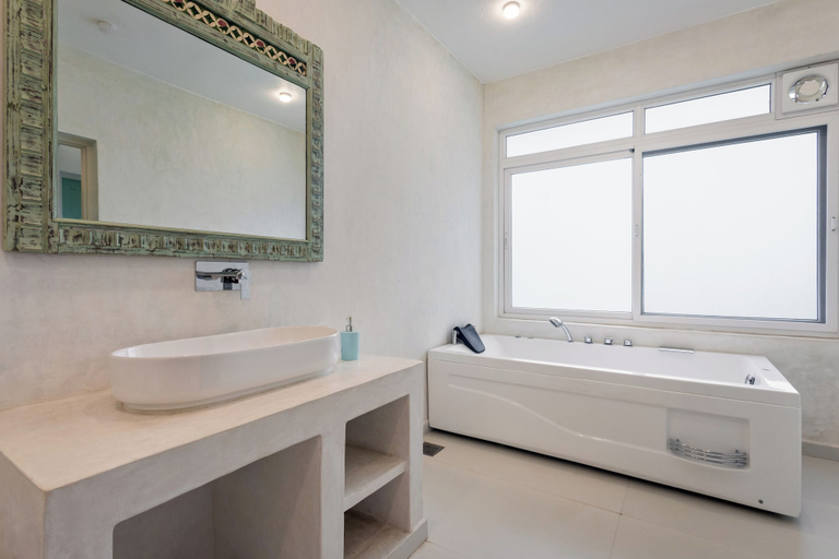 Bathroom 3, Aroha Palm Grande, North Goa