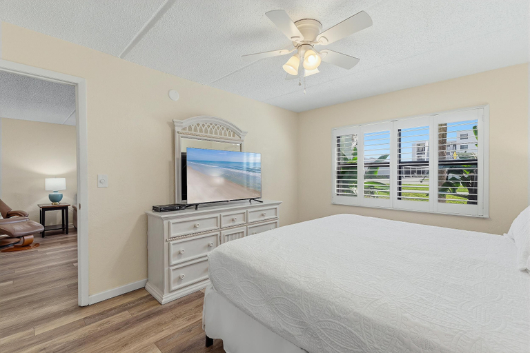 Room 3, Ocean Terrace Club 107, Volusia