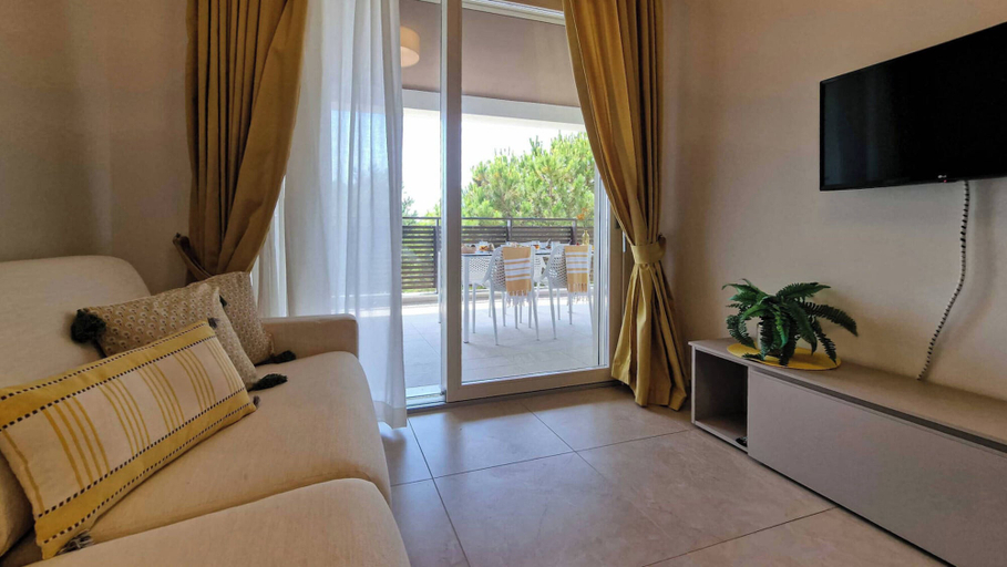 Living room 2, Azure Serenity Modern sea View Flat With Pool, Venezia