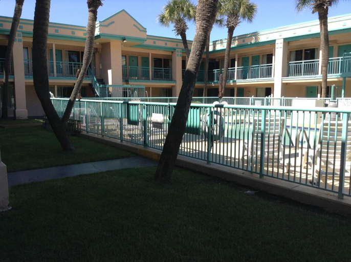 Exterior & Views, Royal Palace Inn & Suites, Horry
