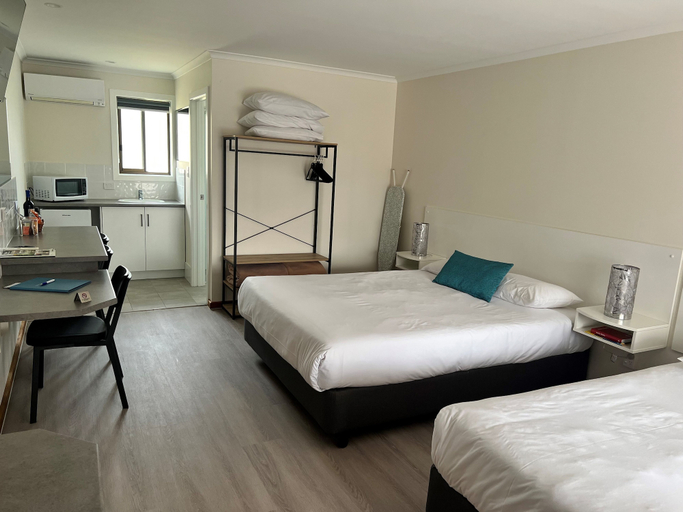 Bedroom 2, Keith Motor Inn, Tatiara