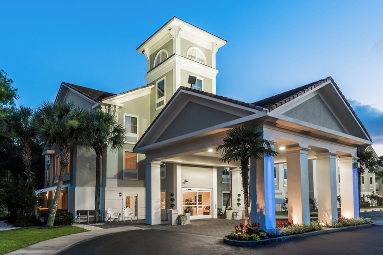 Exterior & Views