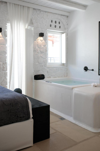 Bathroom 5, Euphoria Downtown, South Aegean