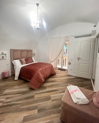 Room 4, Donn'anna Naples City Center Luxury Apartment, Napoli