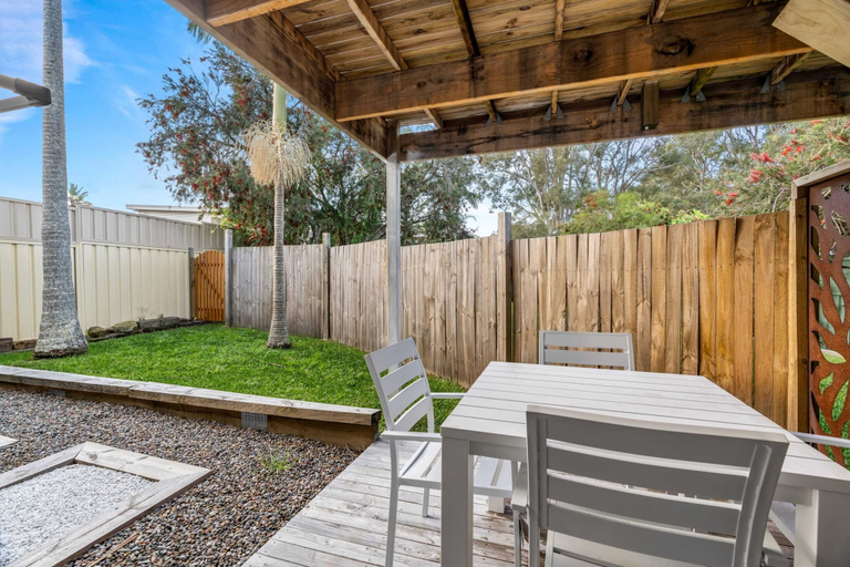 Balcony 3, Relaxed 2 Bed Coastal Stay Near the Lake, Wyong - North-East