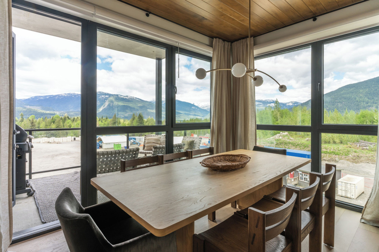 Dining 4, Mountain Magic, Columbia-Shuswap