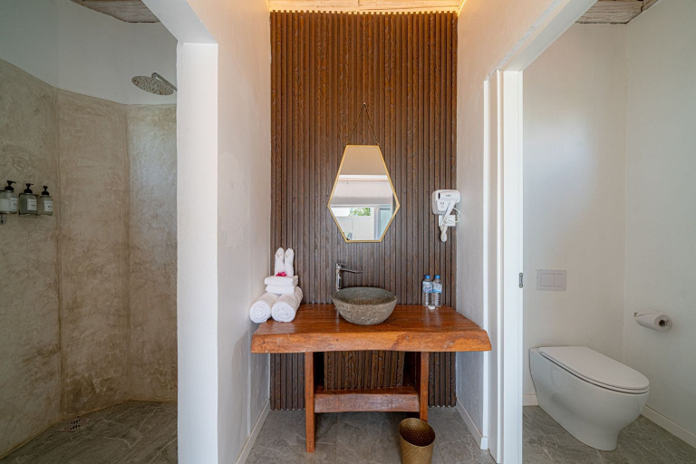 Bathroom 3, Salt & Coral Hotel and Restaurant, Kusini