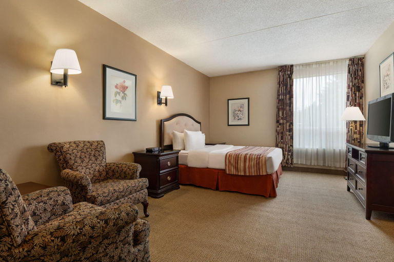 Bedroom 3, Ramada by Wyndham Fredericton, York