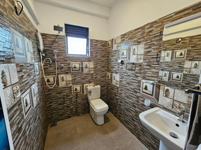 Bathroom, Eolie Flow, Weligama