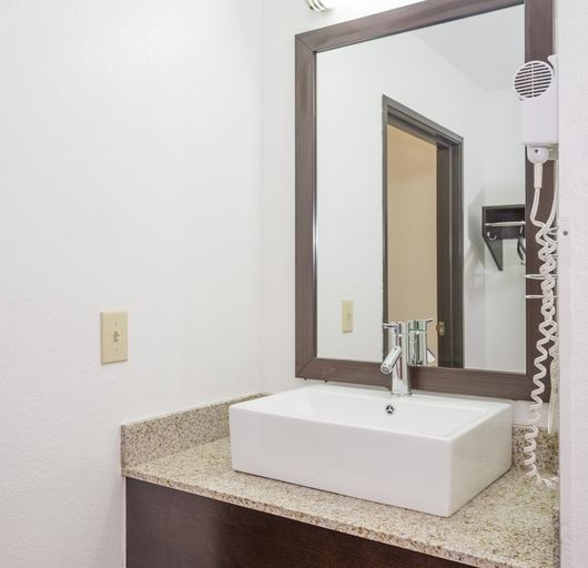 Bathroom 4, Red Roof Inn Columbus - Hebron, Licking