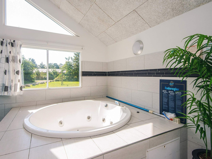 Bathroom 3, 5 Star Holiday Home in Blavand, Varde