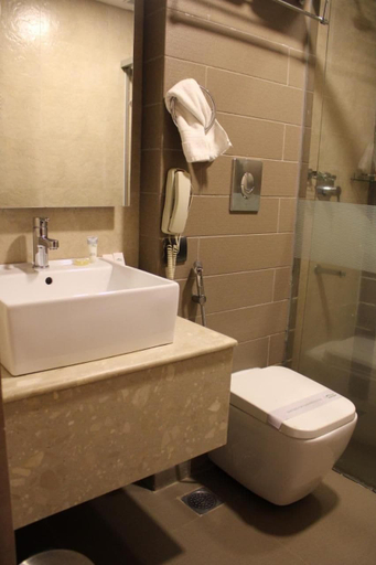 Bathroom 3, Devonshire Greens, Idukki